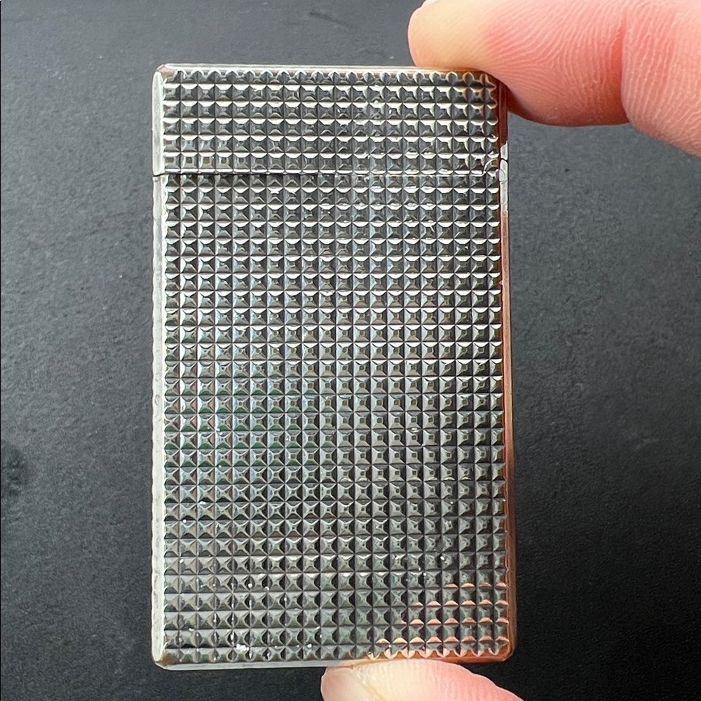 Vintage ST DuPont lighter. Minor scratches. 1970